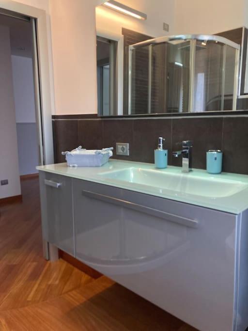 Almacasa A Modern Homeholiday ลาสเปเซีย ภายนอก รูปภาพ